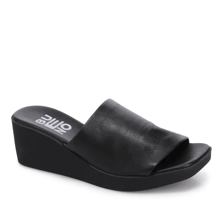 Bueno - Finley Flatform Sandal in Black