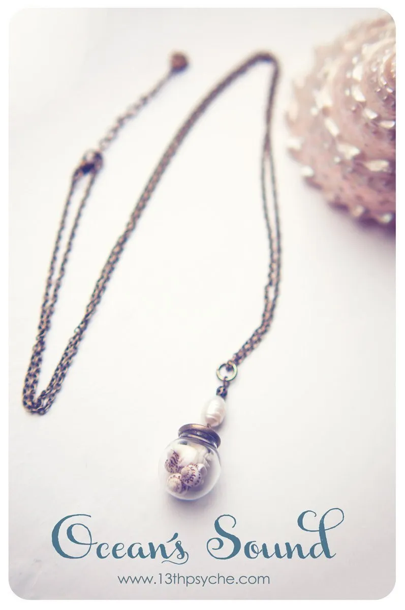 Pearl and shells glass globe pendant necklace